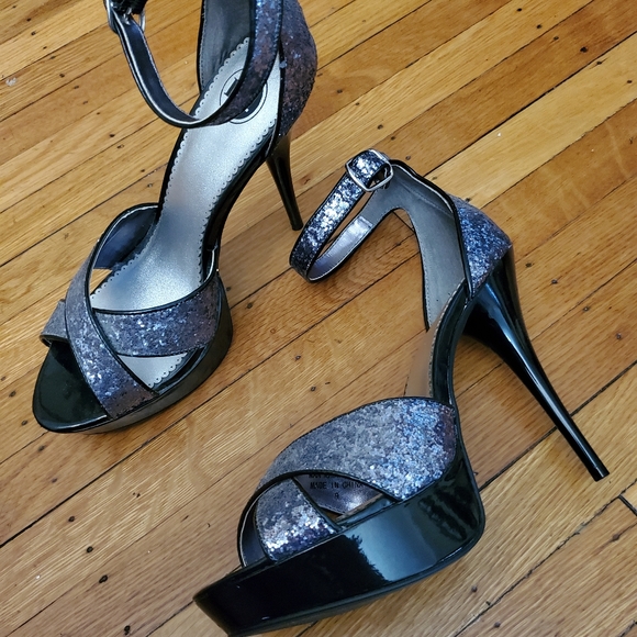 NEW! B2 Browns platform heels - Picture 4 of 6